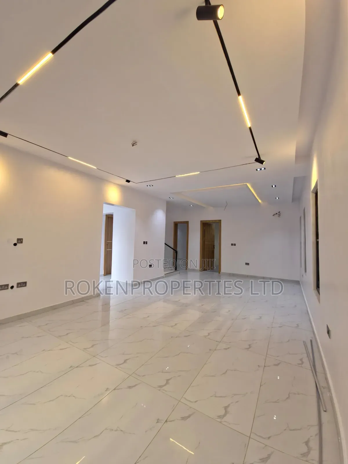 4bdrm Duplex in Calton Gate Gra, for sale in Akobo