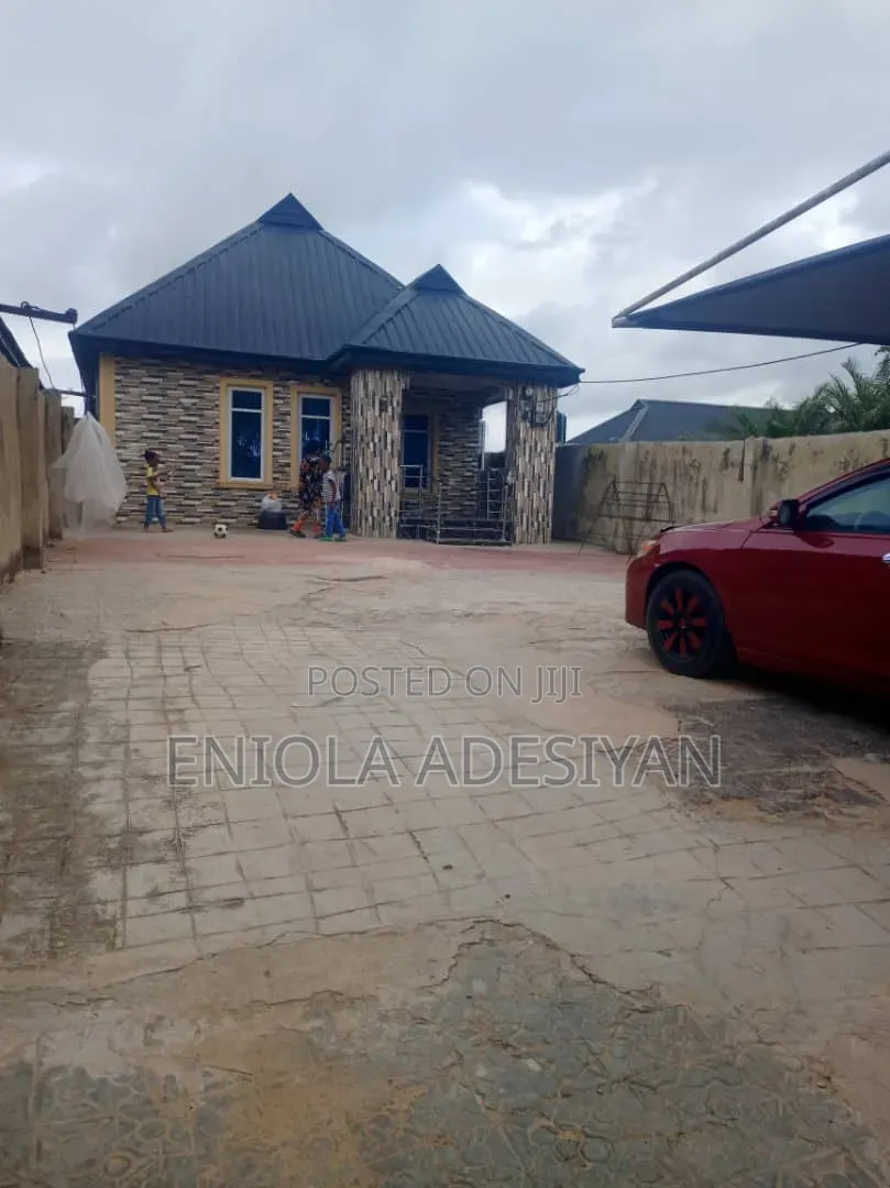 3bdrm Bungalow in Bomoda Oku Dagota, Igbogbo for sale in Igbogbo