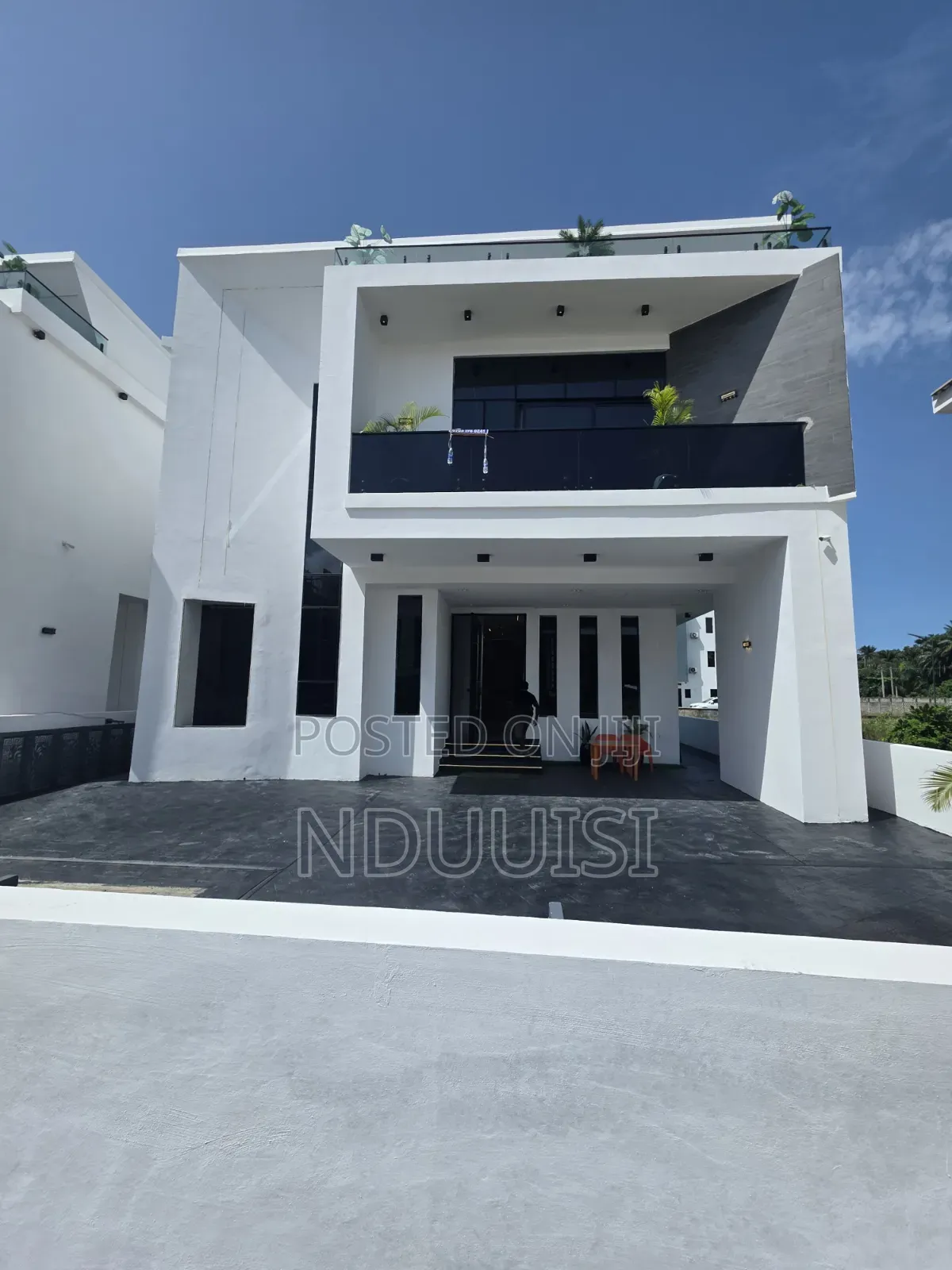 5bdrm Duplex in Discovery Estate, Chevron for sale in Chevron