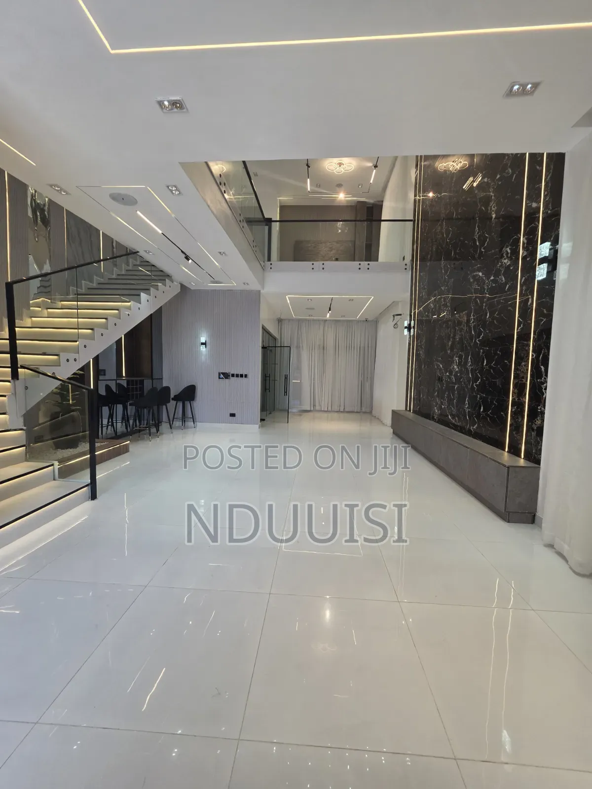 5bdrm Duplex in Discovery Estate, Chevron for sale in Chevron