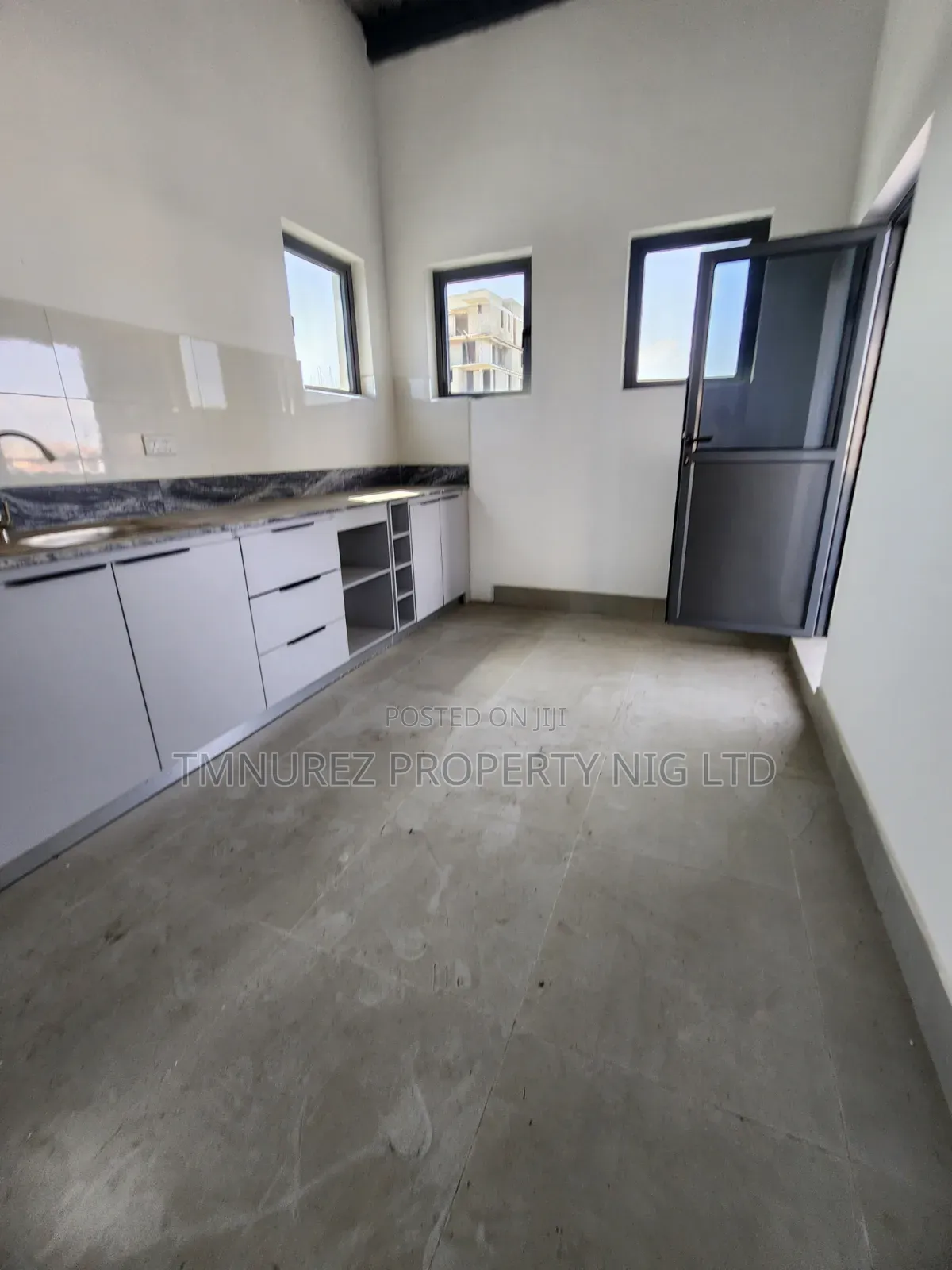 Rooftop Open Space For Rent Lekki Phase1 in Lekki Phase 1