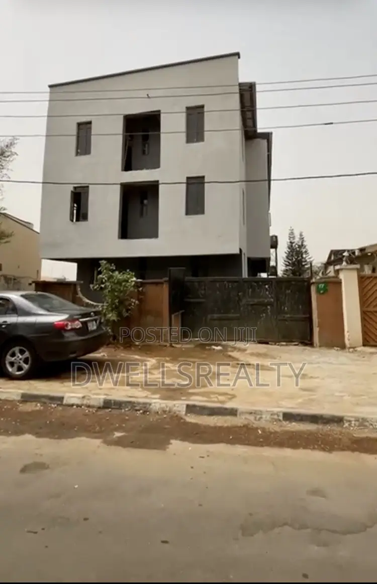 2 Bedroom Apartment on Fr Sale in Wuse. in Zone 1 / Wuse