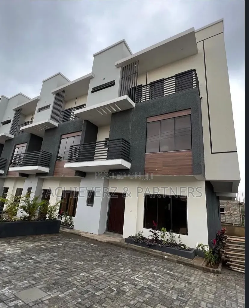 4bdrm Duplex in Life Camp for sale in Life Camp