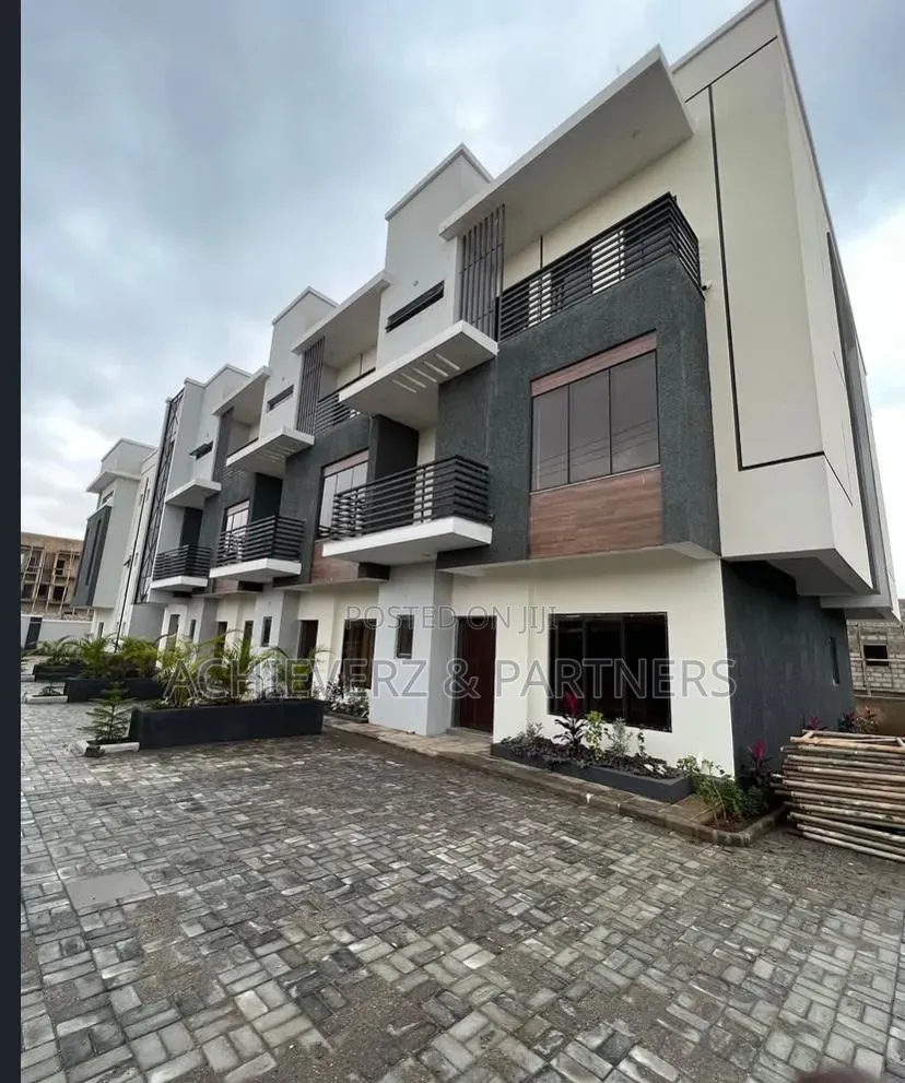4bdrm Duplex in Life Camp for sale in Life Camp