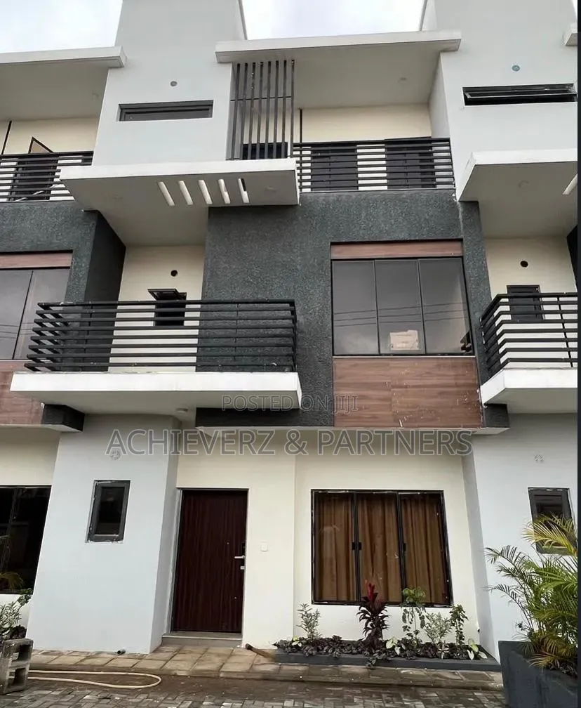 4bdrm Duplex in Life Camp for sale in Life Camp