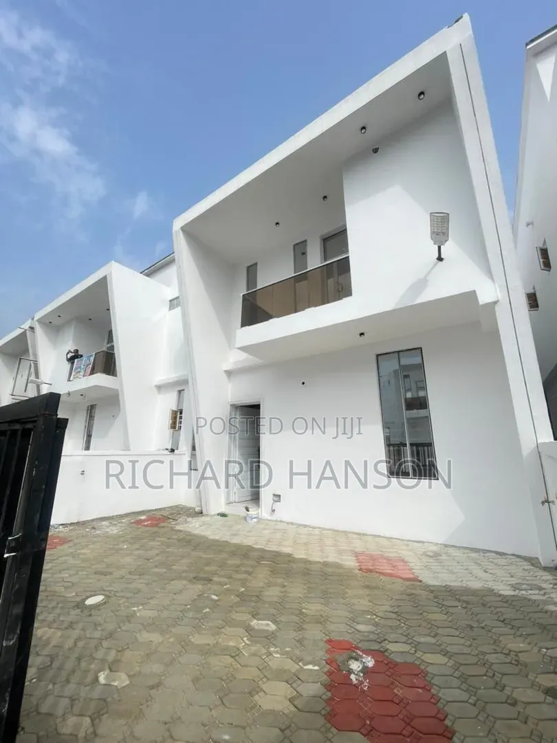 4bdrm Duplex in Villa, Ikota for rent in Ikota