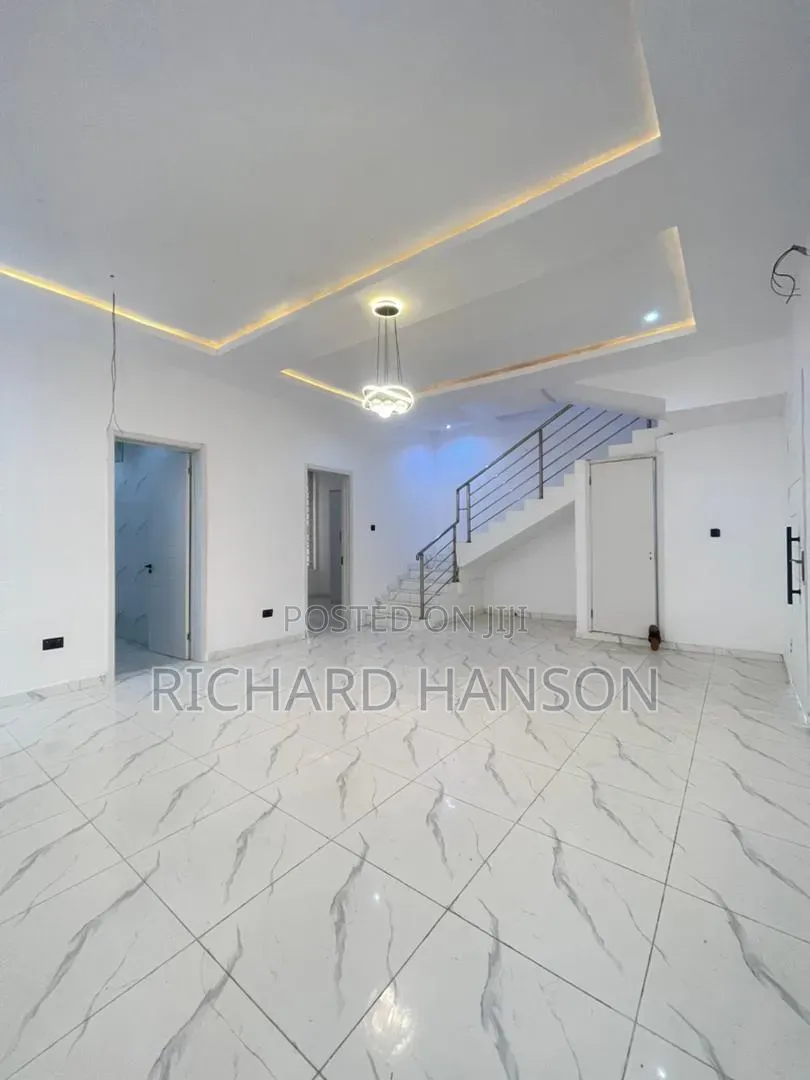 4bdrm Duplex in Villa, Ikota for rent in Ikota