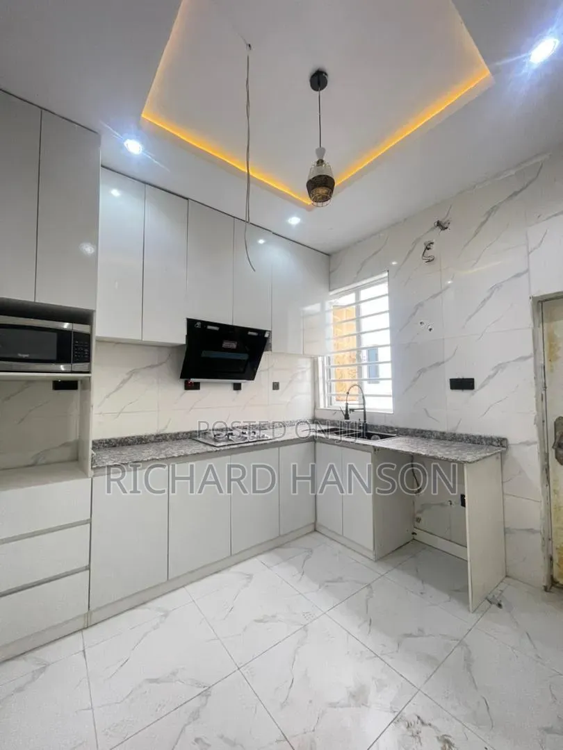 4bdrm Duplex in Villa, Ikota for rent in Ikota