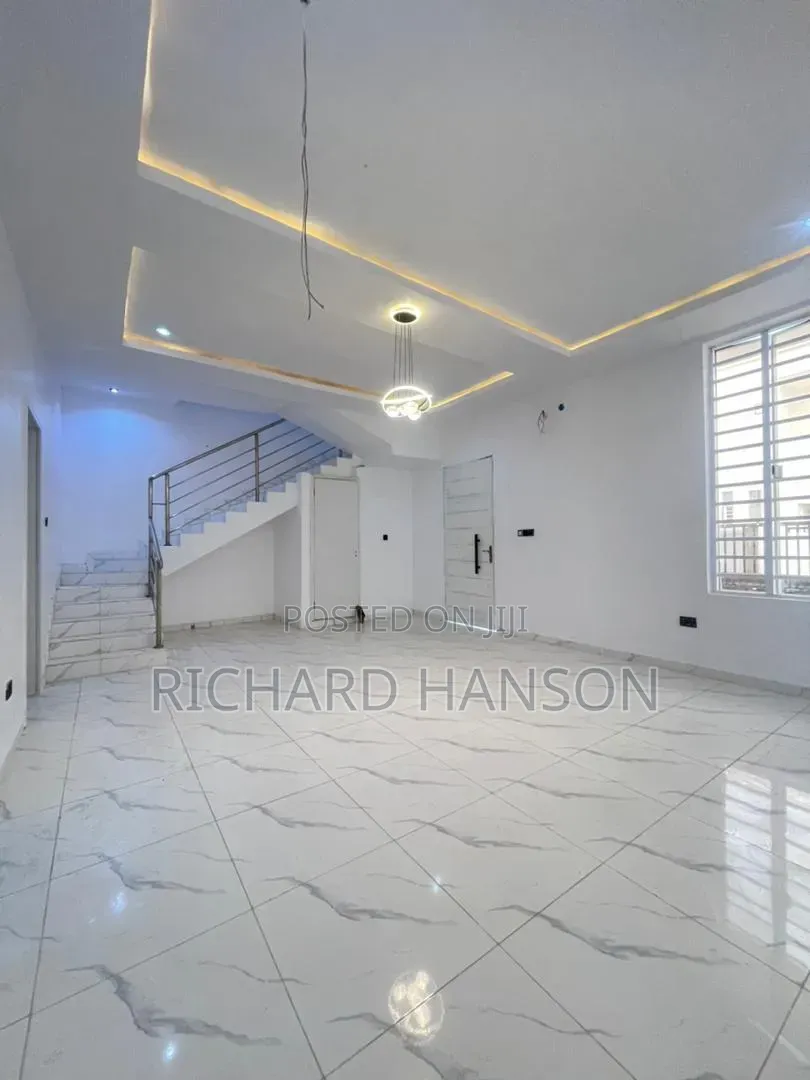 4bdrm Duplex in Villa, Ikota for rent in Ikota