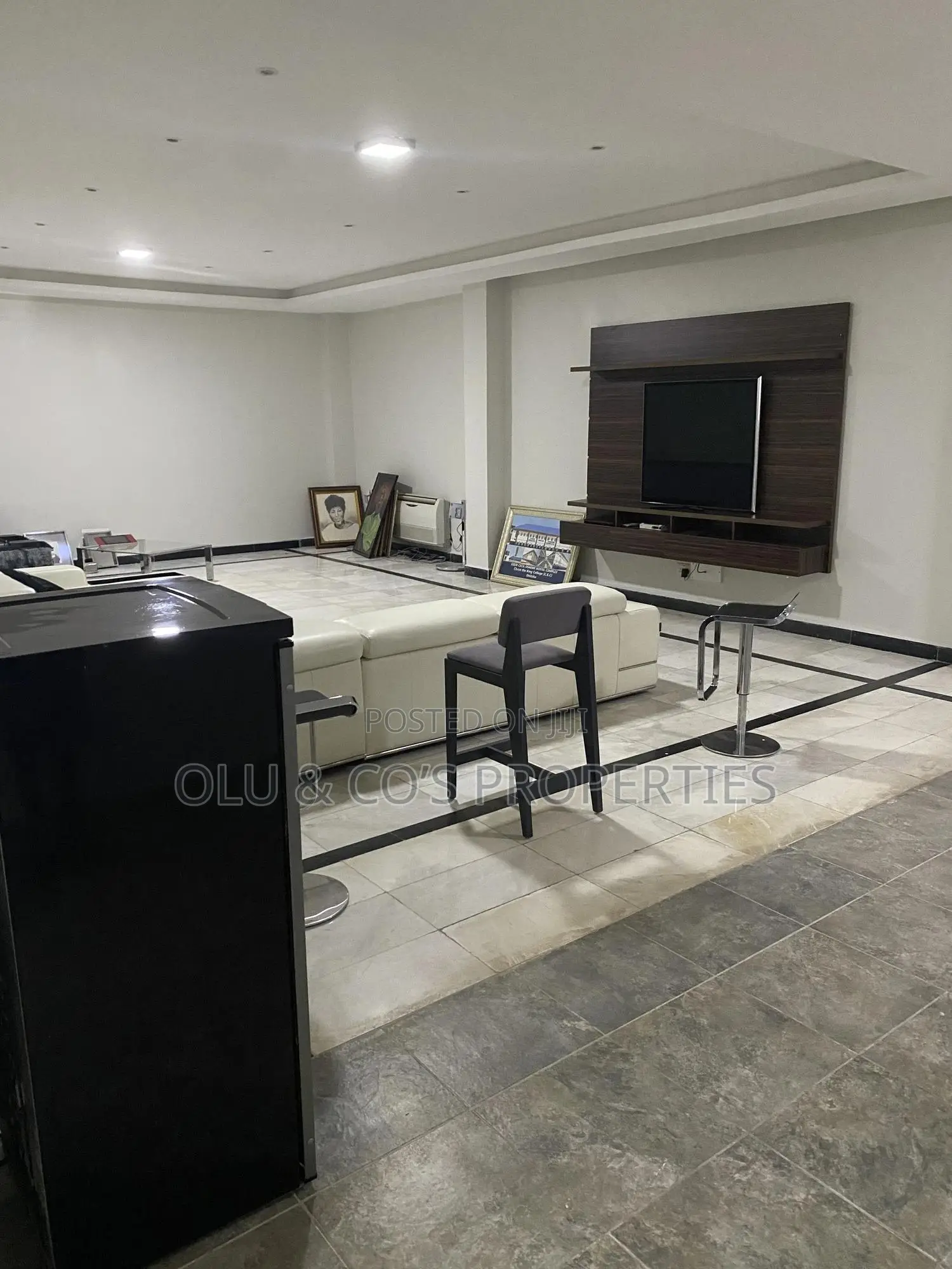 Furnished Office Space in Central Business District