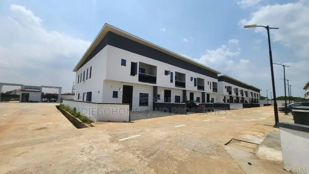 3bdrm Duplex in Isheri North for sale in Isheri North
