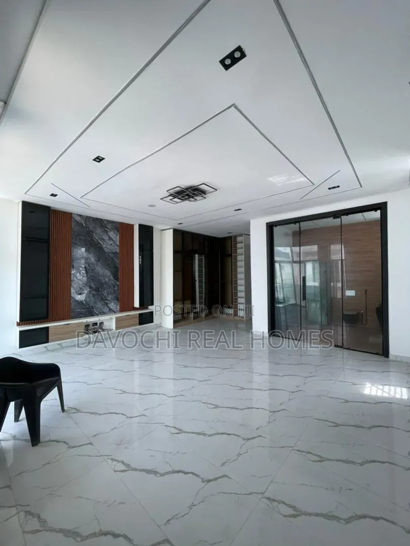 5bdrm Duplex in Lekki Phase 1 for sale in Lekki Phase 1