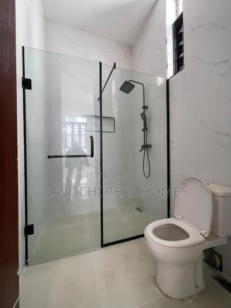 5bdrm Duplex in Lekki Phase 1 for sale in Lekki Phase 1