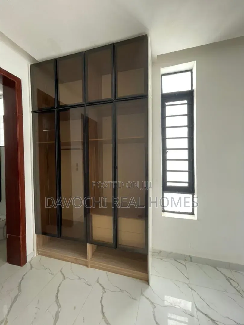 5bdrm Duplex in Lekki Phase 1 for sale in Lekki Phase 1