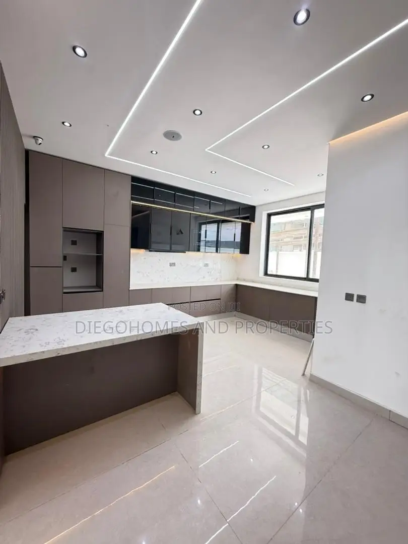 5bdrm Duplex in Lekki Phase 1 for sale in Lekki Phase 1