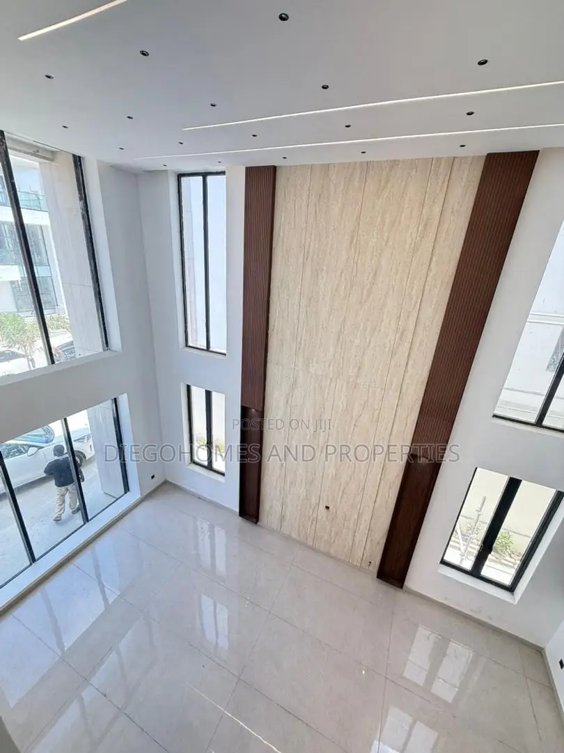 5bdrm Duplex in Lekki Phase 1 for sale in Lekki Phase 1