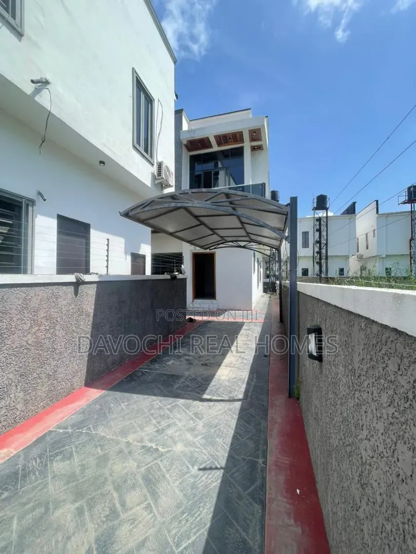 4bdrm Duplex in Lekki Phase 1 for sale in Lekki Phase 1