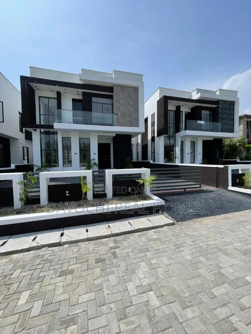 5bdrm Duplex in Ikota for sale in Ikota