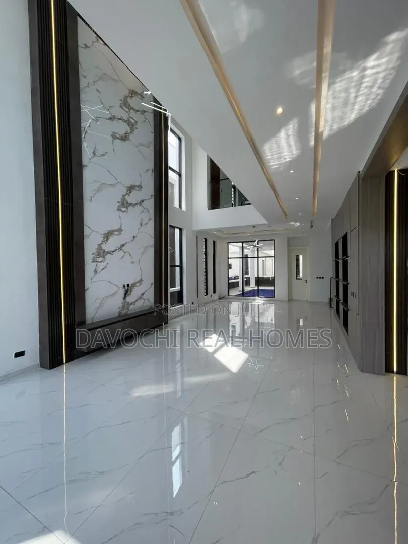 5bdrm Duplex in Ikota for sale in Ikota