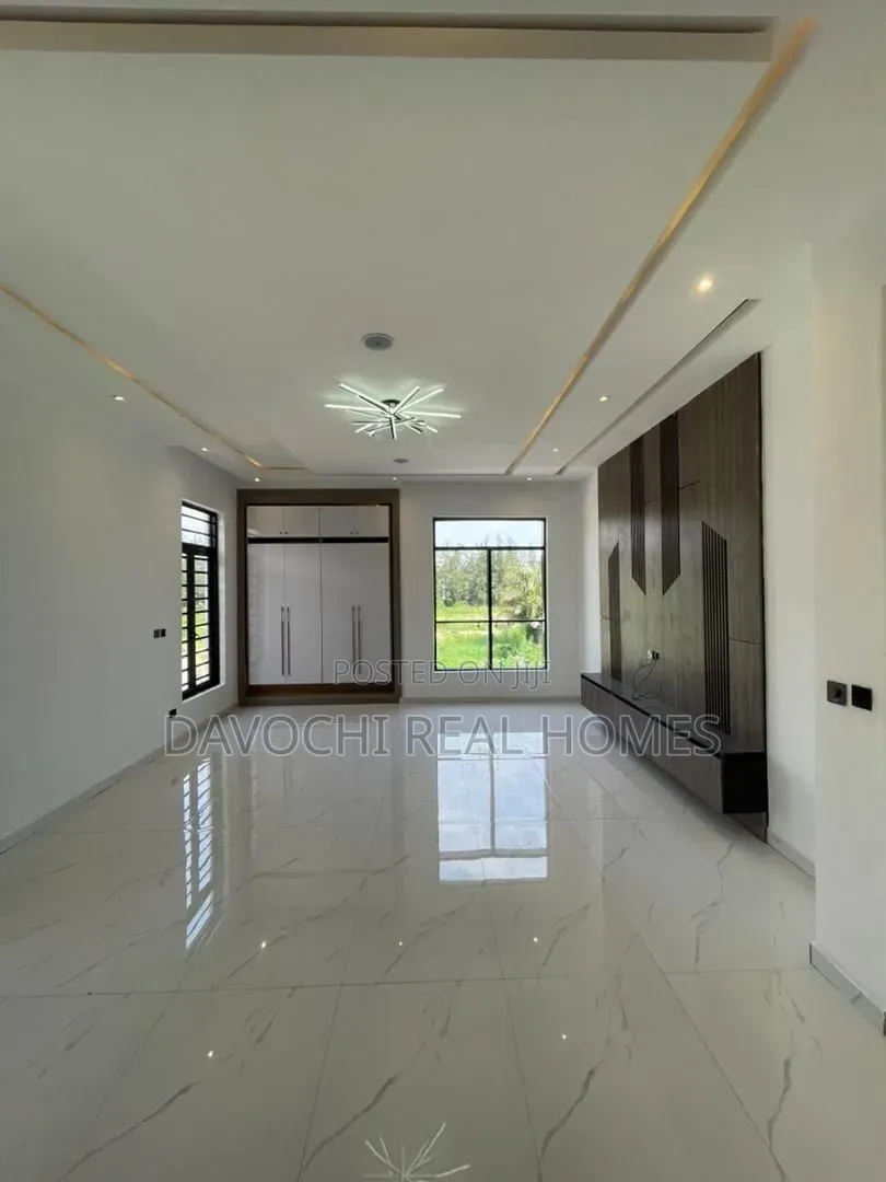 5bdrm Duplex in Ikota for sale in Ikota