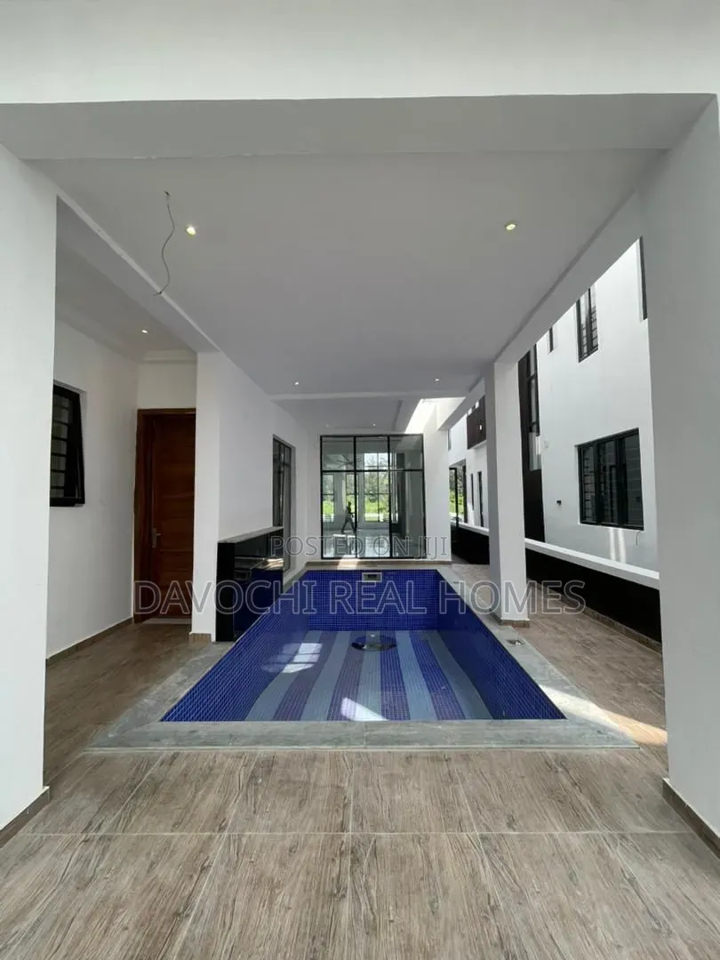 5bdrm Duplex in Ikota for sale in Ikota
