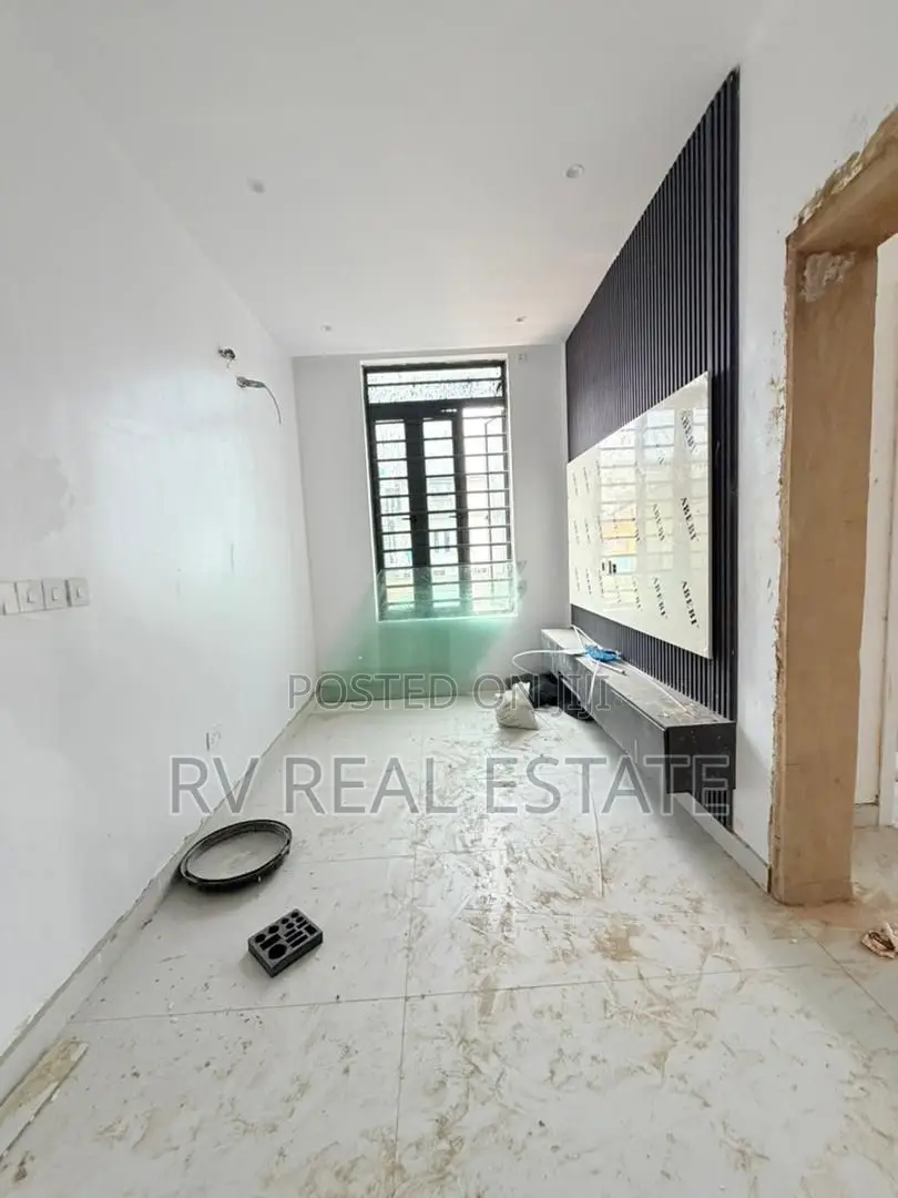 5bdrm Duplex in Adeniyi Jones for sale in Adeniyi Jones
