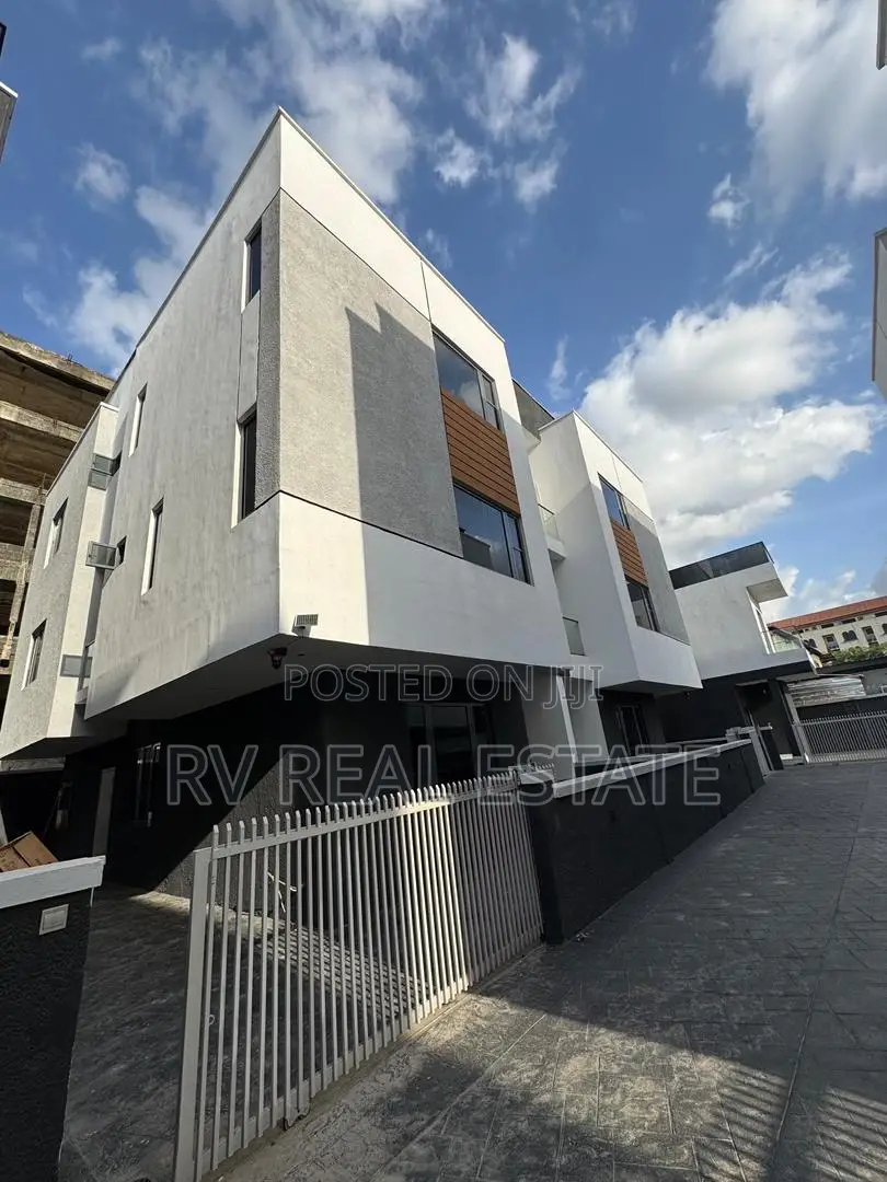 4bdrm Duplex in Adeniyi Jones for sale in Adeniyi Jones