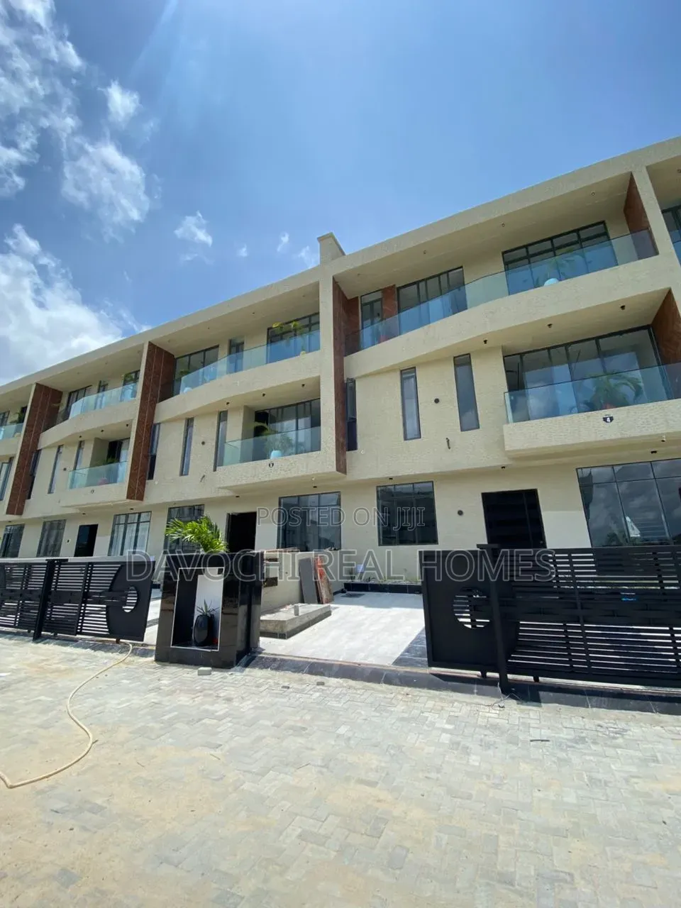 5bdrm Duplex in Lekki Phase 1 for sale in Lekki Phase 1