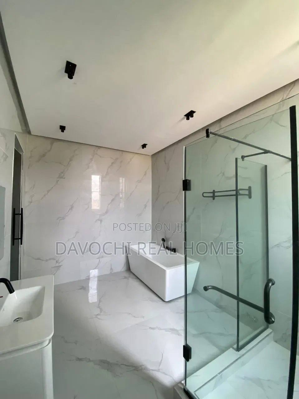 5bdrm Duplex in Lekki Phase 1 for sale in Lekki Phase 1