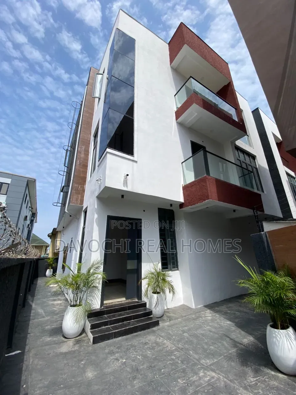 5bdrm Duplex in Lekki Phase 1 for sale in Lekki Phase 1