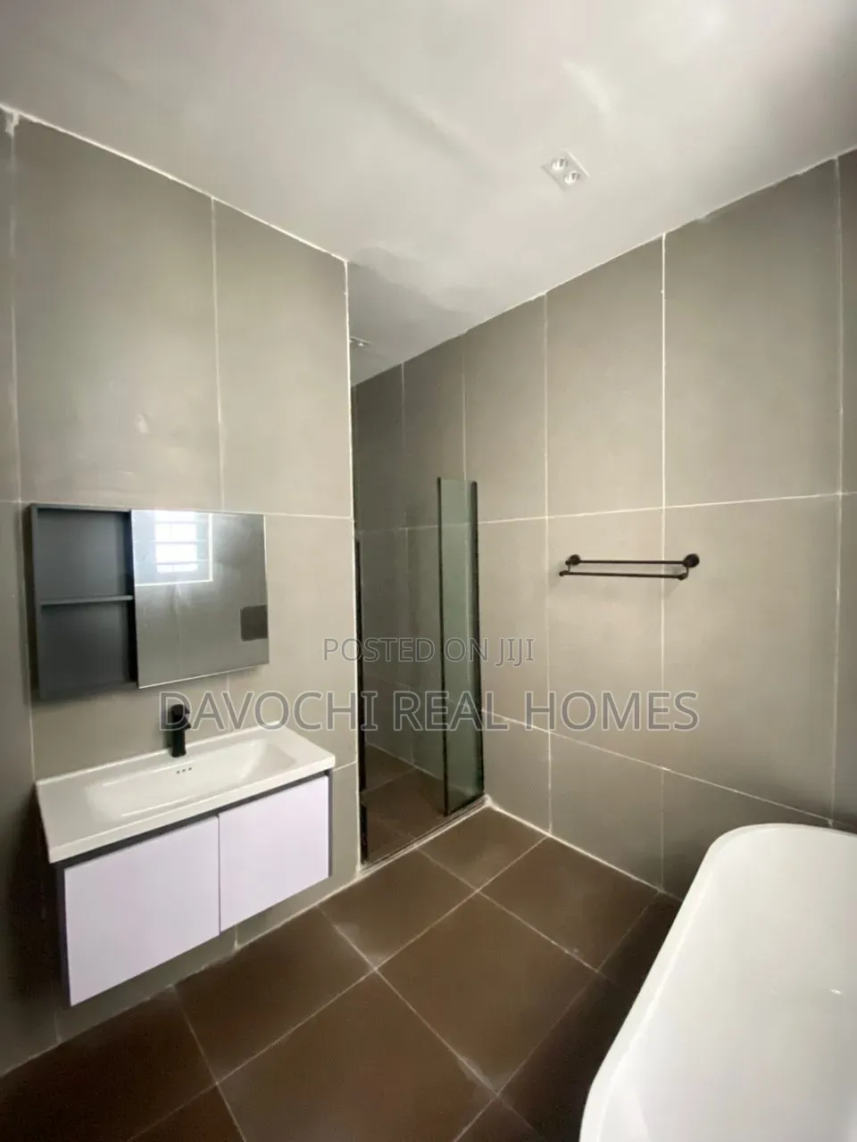 5bdrm Duplex in Lekki Phase 1 for sale in Lekki Phase 1