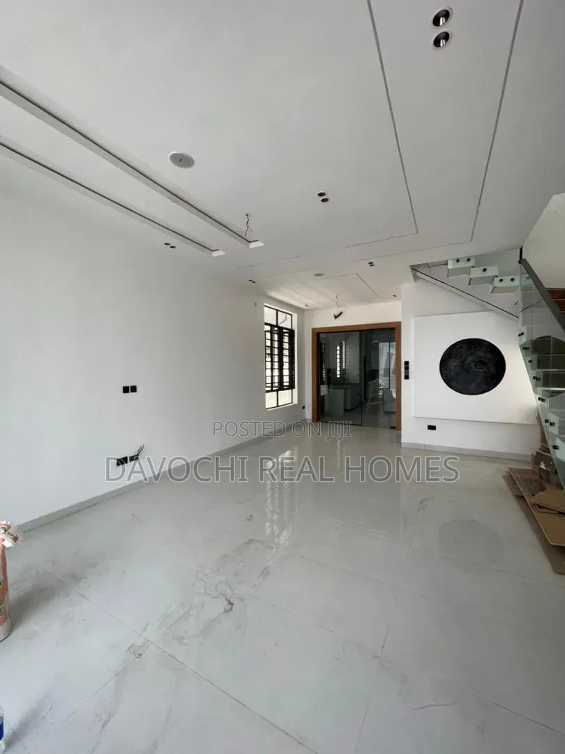 4bdrm Duplex in Lekki Phase 1 for sale in Lekki Phase 1