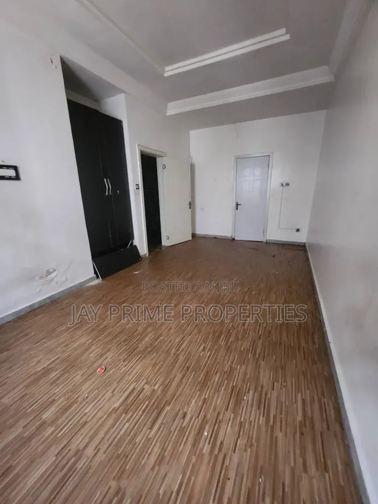 1bdrm Shared Apartment in Orchid Road, Lekki for rent in Lekki