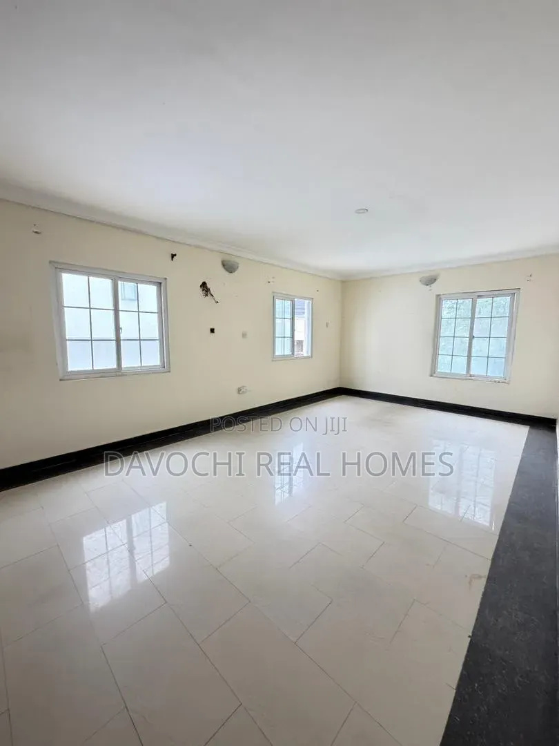 4bdrm Duplex in Ikota for sale in Ikota