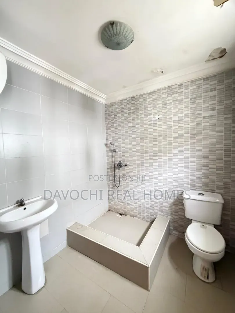 4bdrm Duplex in Ikota for sale in Ikota