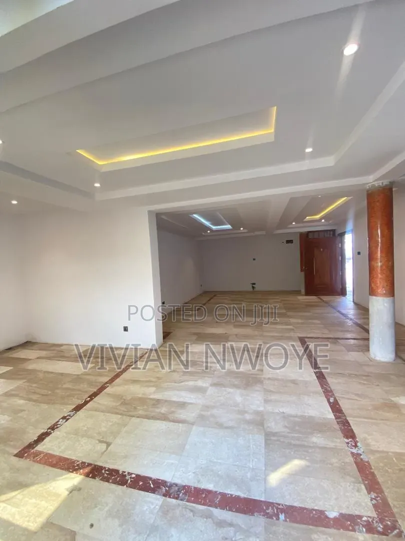 2bdrm Block of Flats in Ademola Adetokunbo for rent in Ademola Adetokunbo