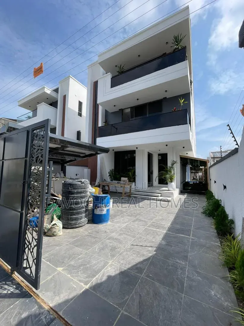 5bdrm Duplex in Lekki Phase 1 for sale in Lekki Phase 1