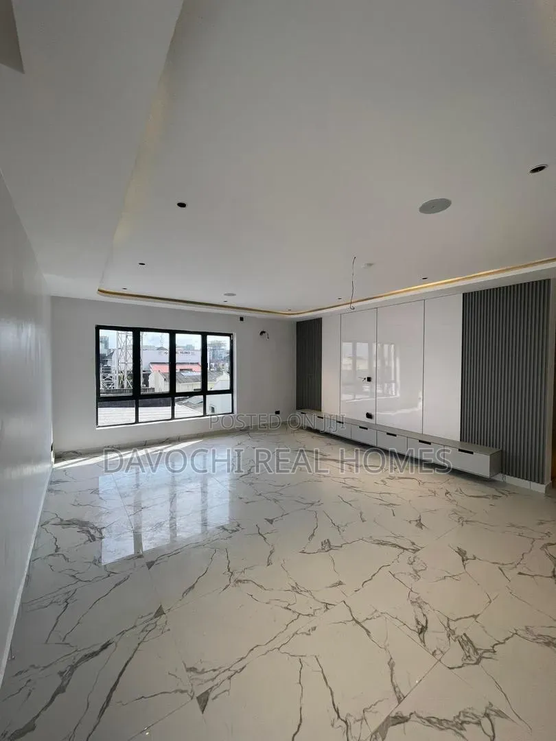 5bdrm Duplex in Lekki Phase 1 for sale in Lekki Phase 1