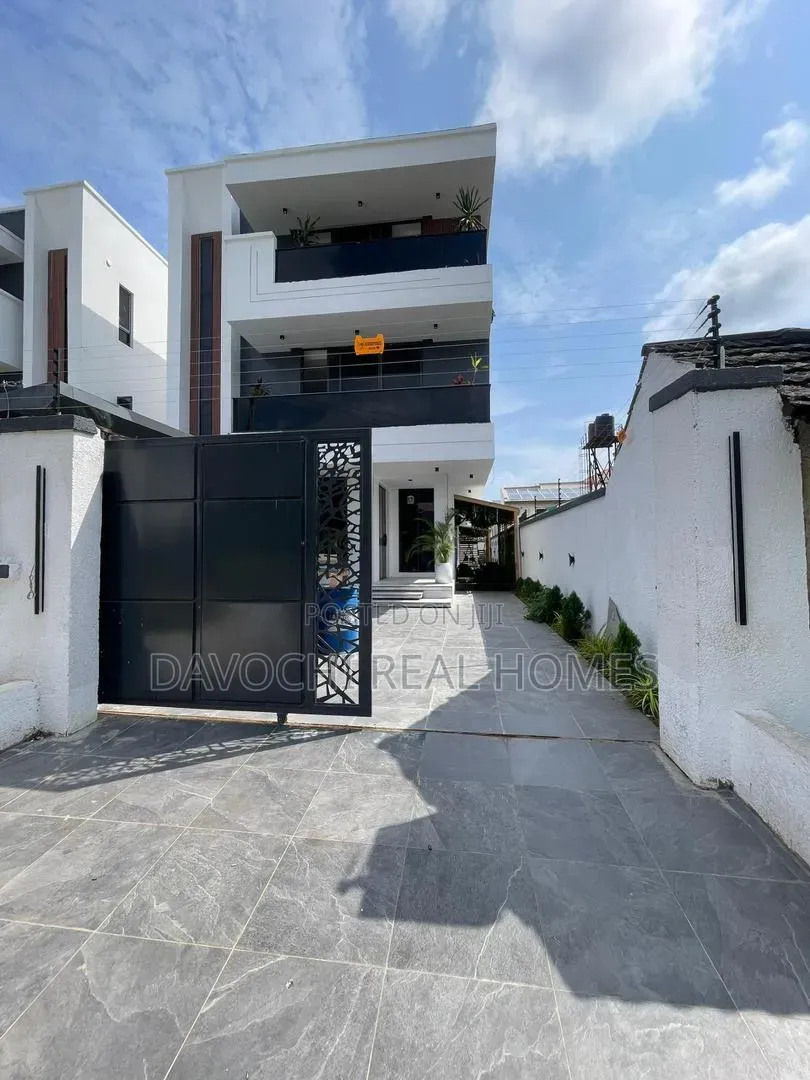 5bdrm Duplex in Lekki Phase 1 for sale in Lekki Phase 1