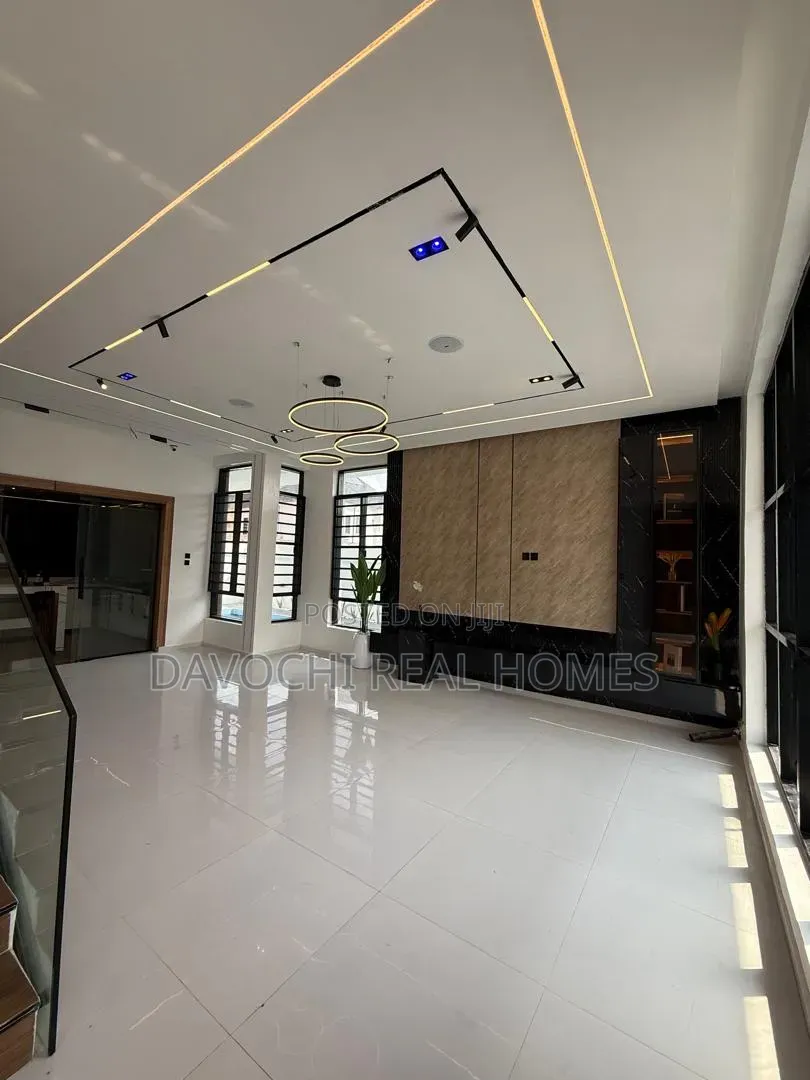 5bdrm Duplex in Sangotedo for sale in Sangotedo
