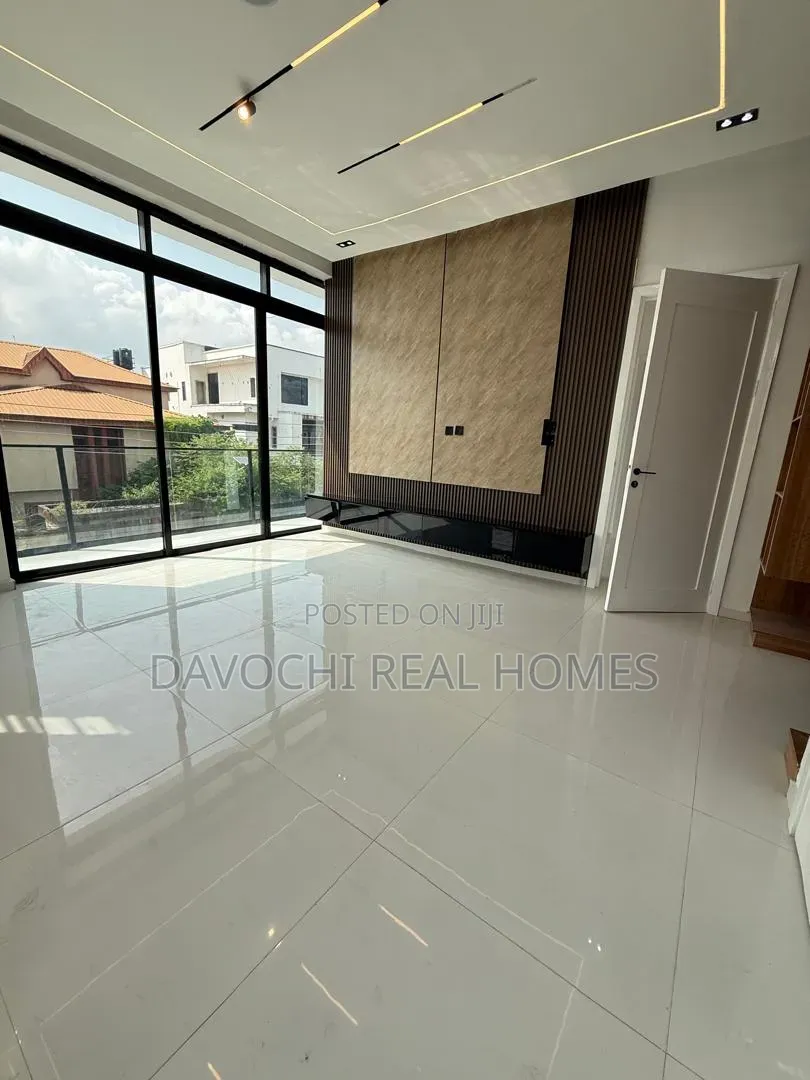5bdrm Duplex in Sangotedo for sale in Sangotedo