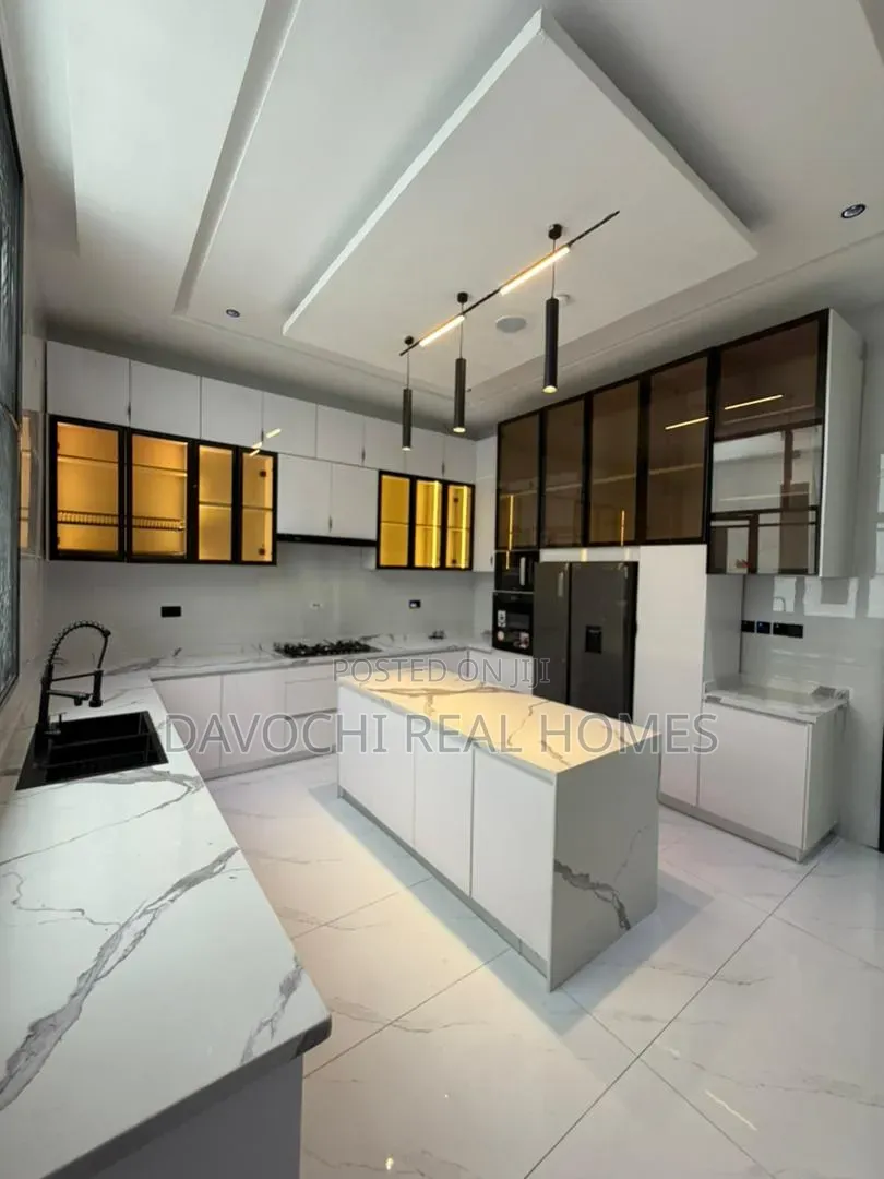 5bdrm Duplex in Osapa london for sale in Osapa london