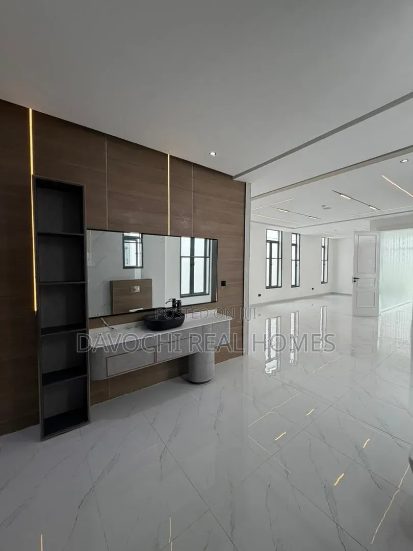 5bdrm Duplex in Osapa london for sale in Osapa london