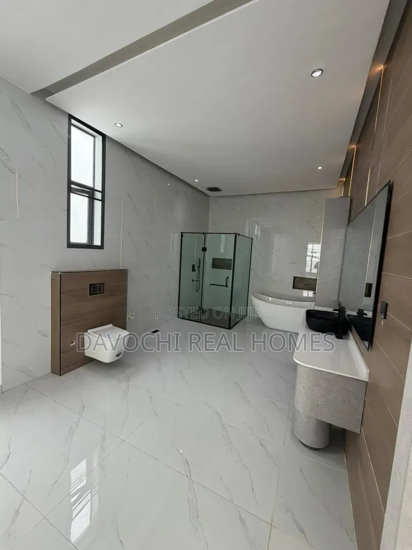 5bdrm Duplex in Osapa london for sale in Osapa london