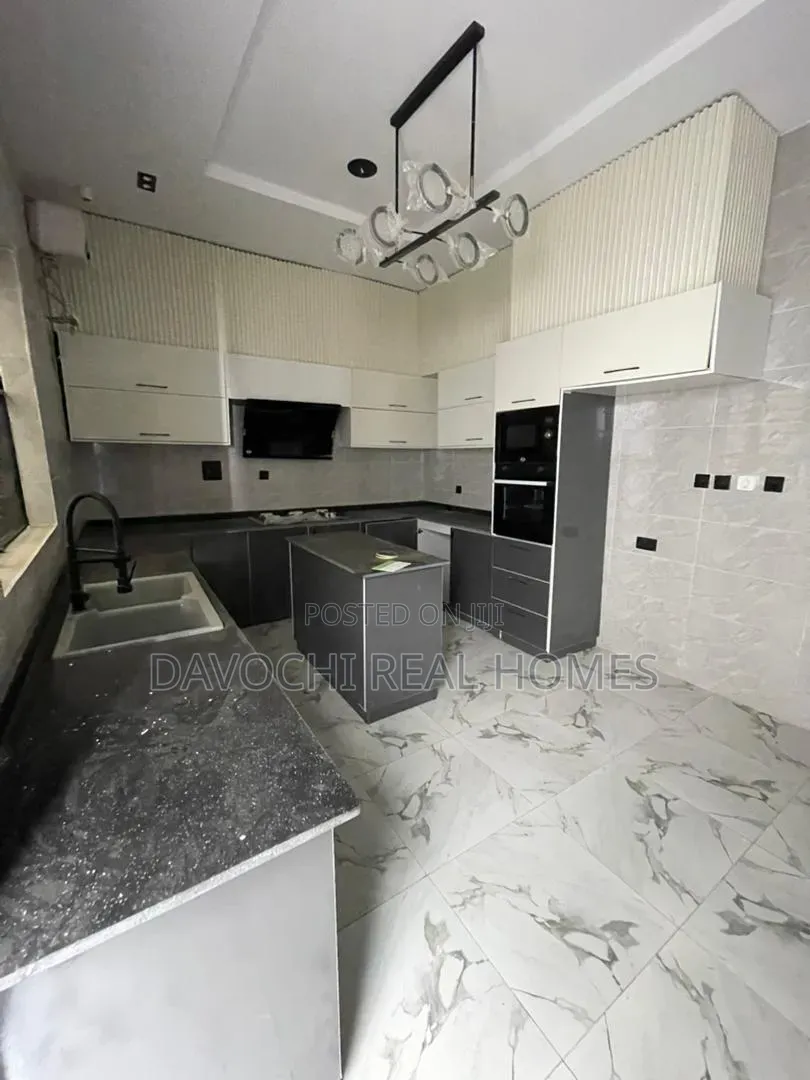 4bdrm Duplex in Lekki Phase 1 for sale in Lekki Phase 1
