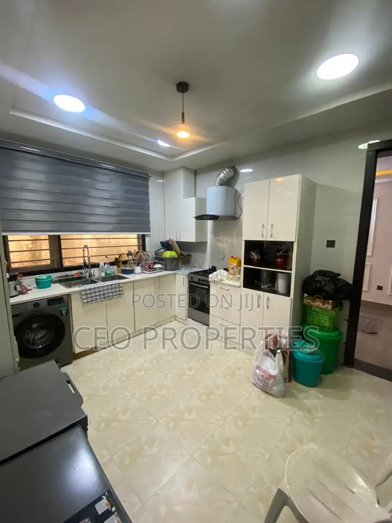 3bdrm Block of Flats in Lekki Right - Phase1 for rent in Lekki Phase 1