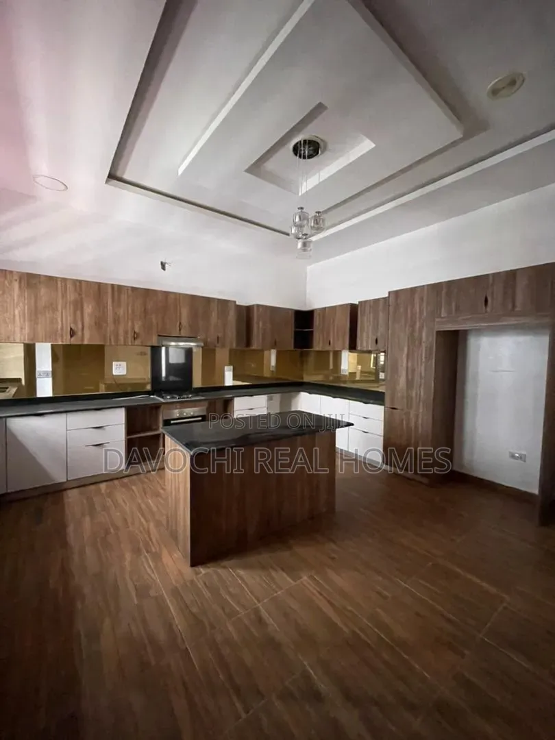 4bdrm Duplex in Ikota for sale in Ikota