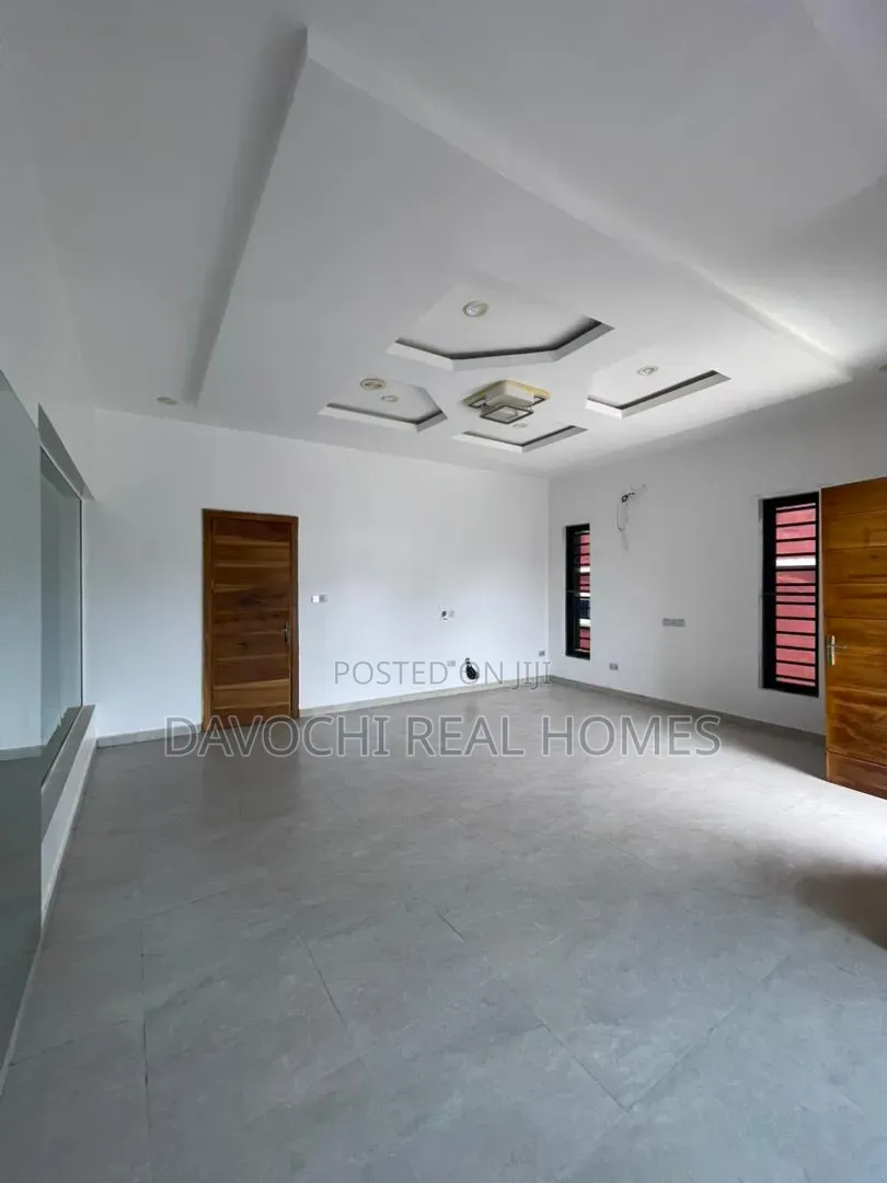 4bdrm Duplex in Ikota for sale in Ikota