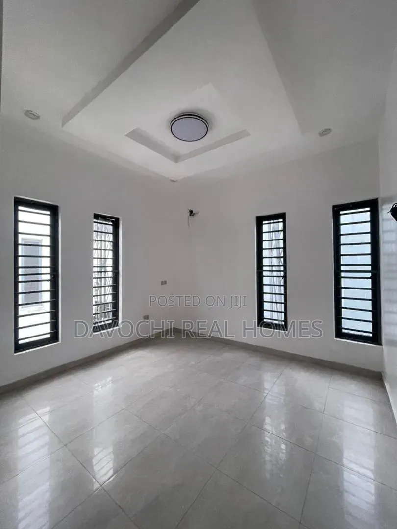 4bdrm Duplex in Ikota for sale in Ikota