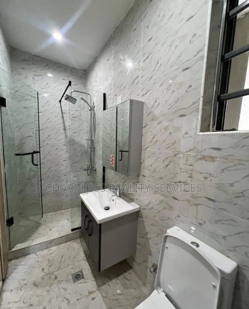 3bdrm Apartment in Adeola Odeku for rent in Adeola Odeku